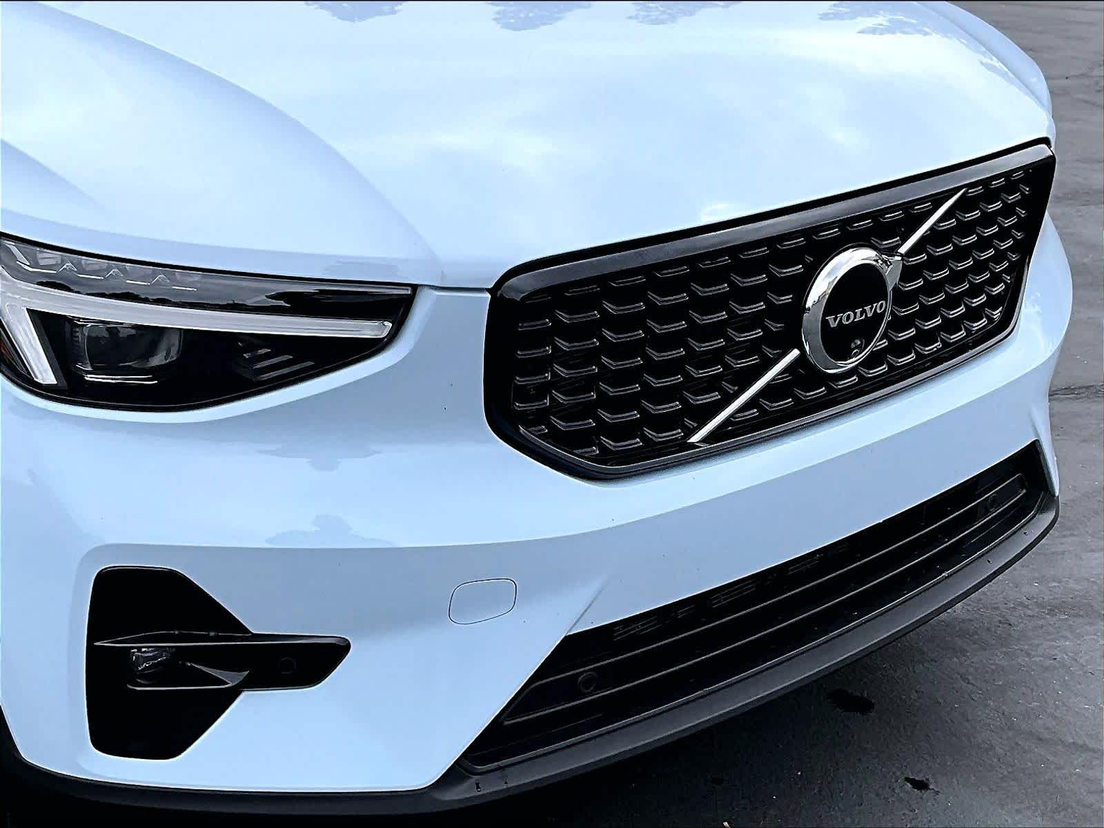 2026 Volvo XC40 Plus - Photo 32