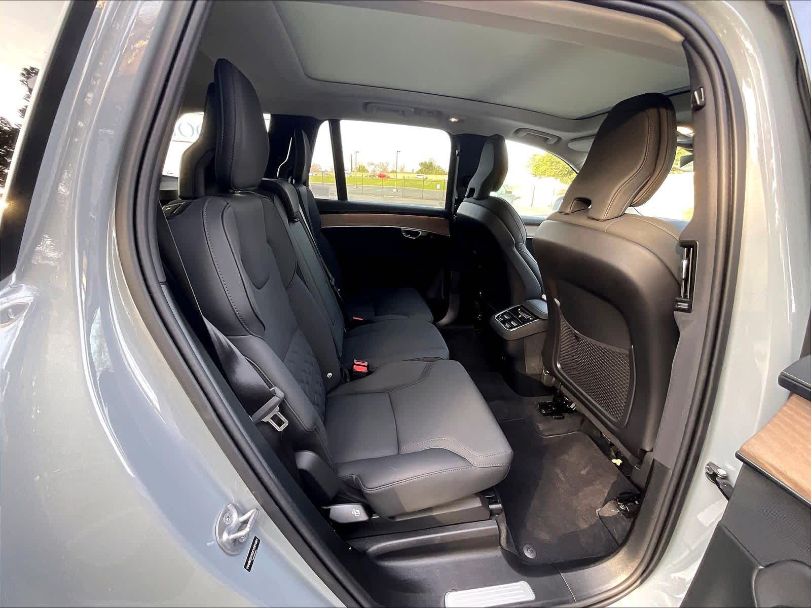 2025 Volvo XC90 Core - Photo 29