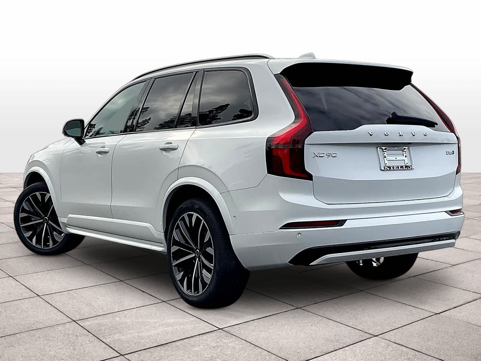 2026 Volvo XC90 B6 Ultra Dark Theme 7-Seater photo 2