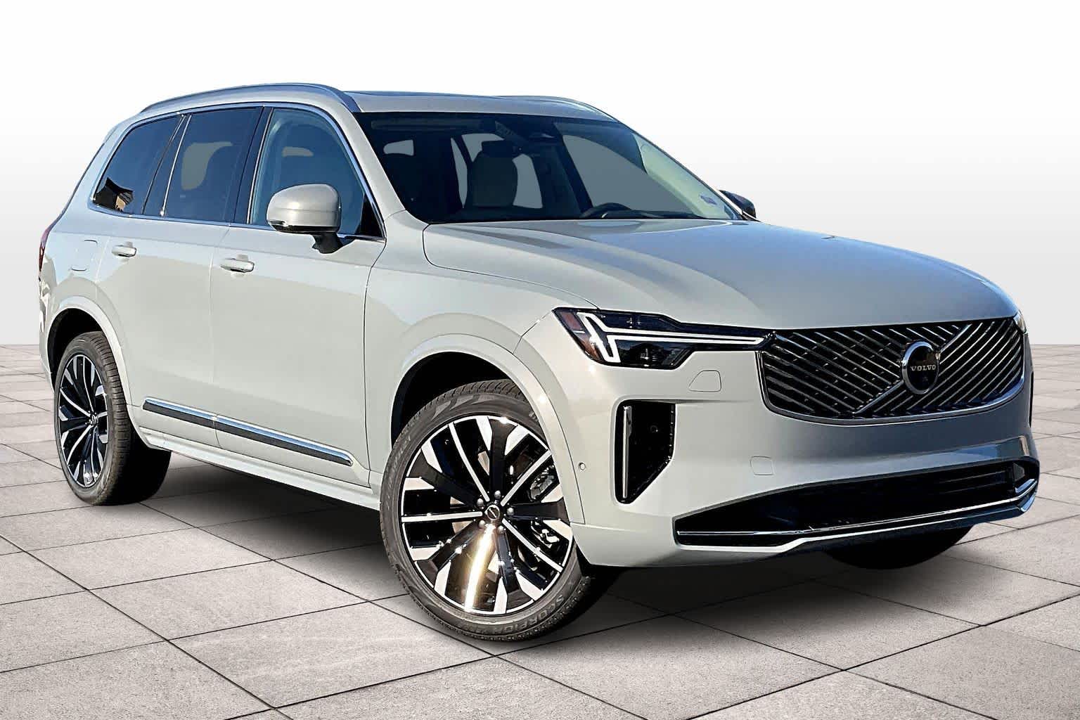 2026 Volvo XC90 T8 photo 2