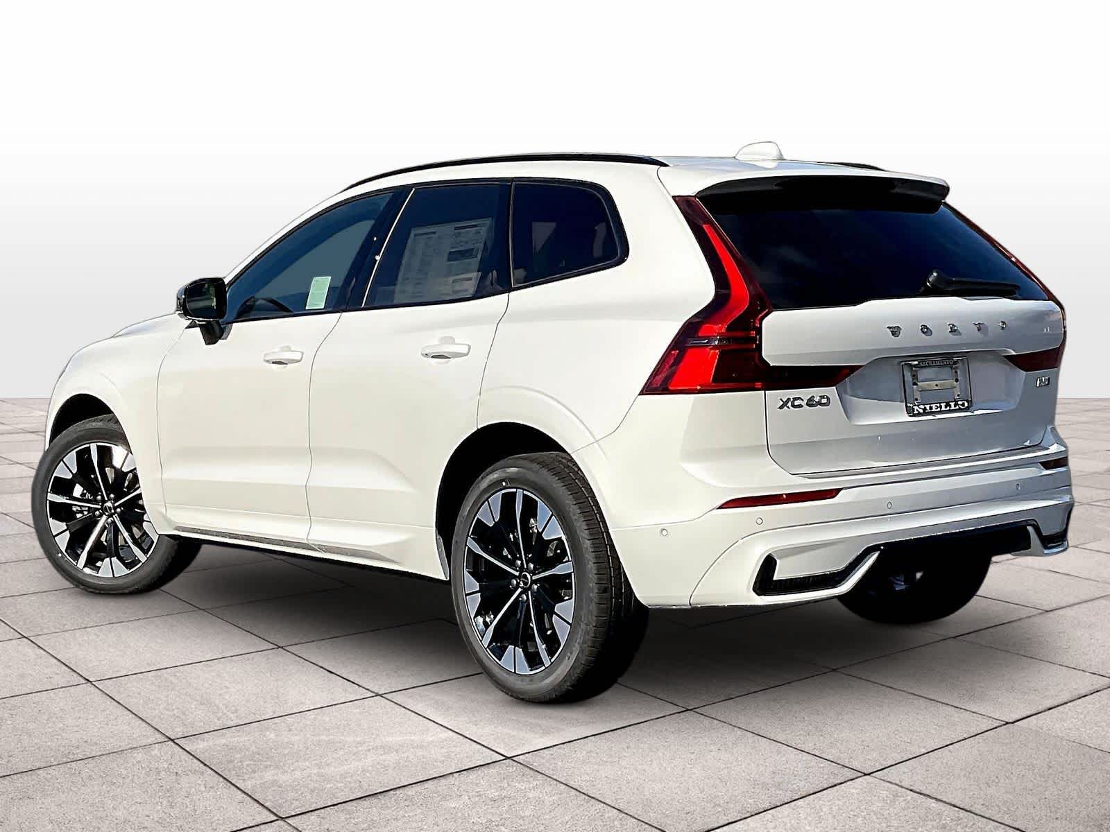 2026 Volvo XC60 B5 Plus photo 2