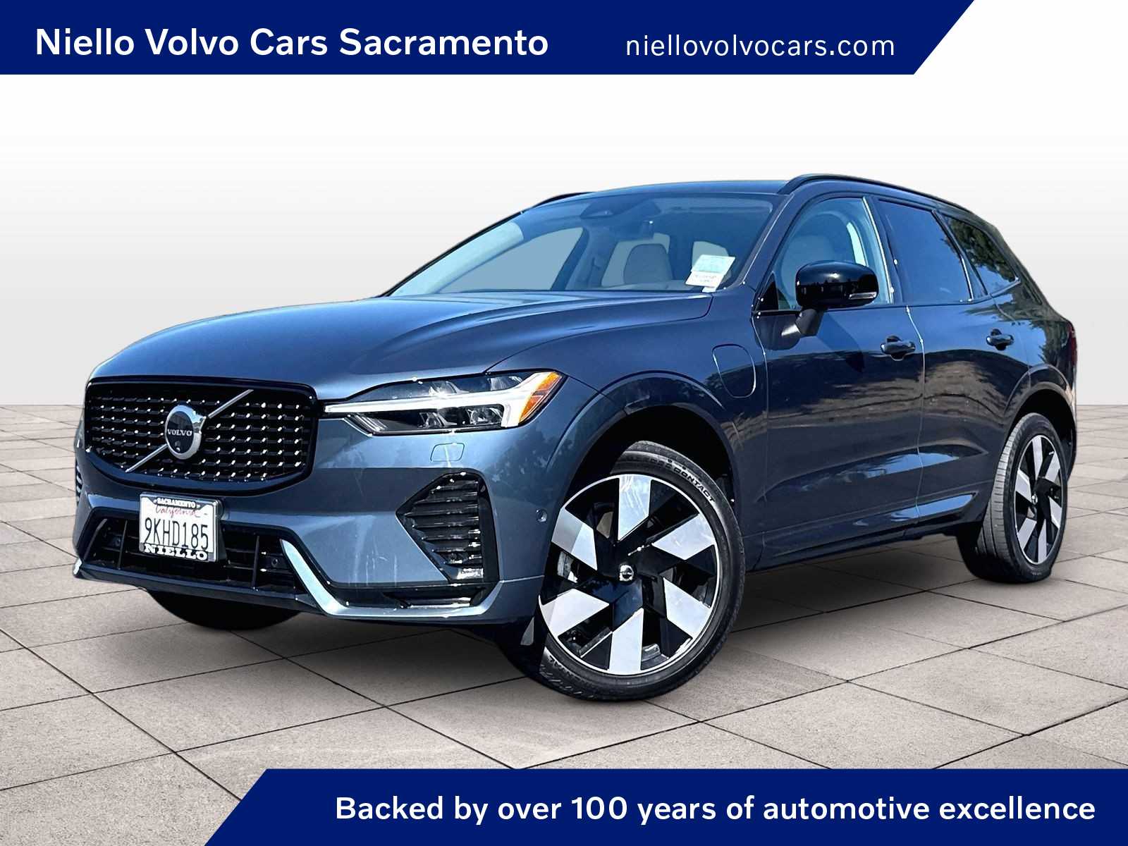 2024 Volvo XC60 T8 Plus Dark Theme AWD's photo