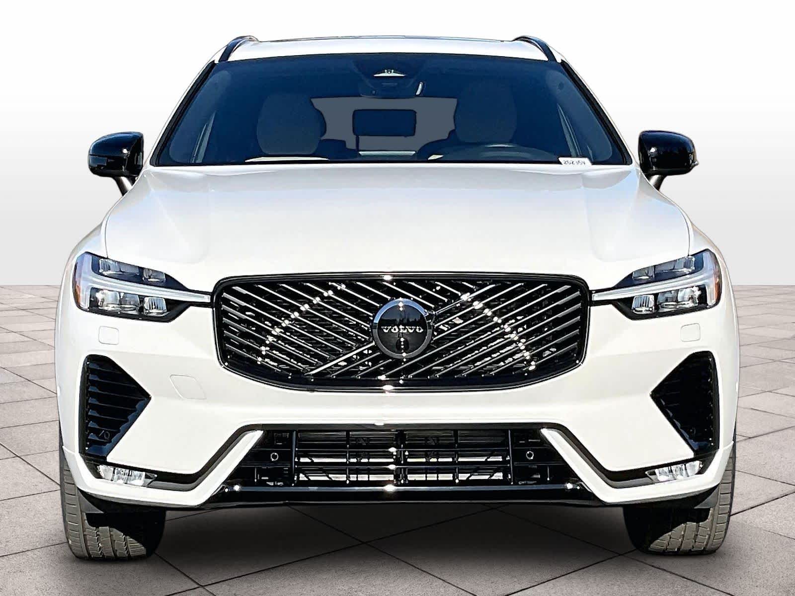 2026 Volvo XC60 B5 Plus photo 4