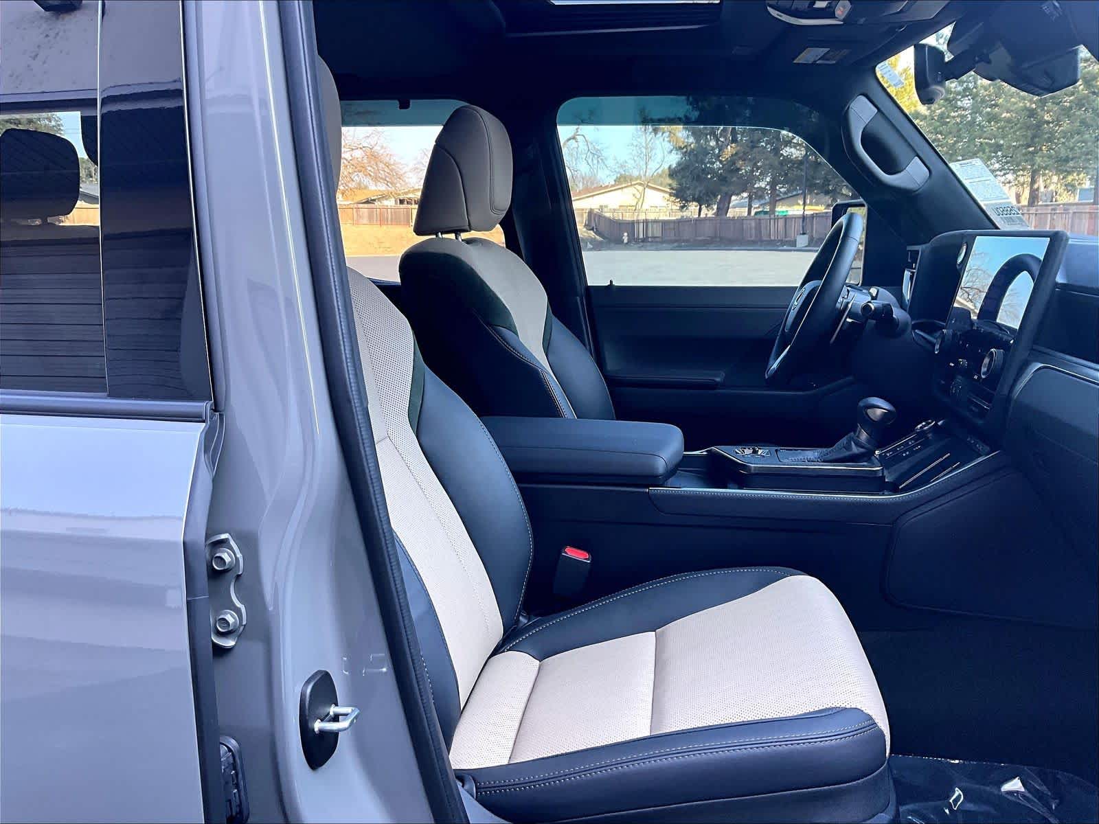 2025 LEXUS GX 550 Overtrail+ photo 3