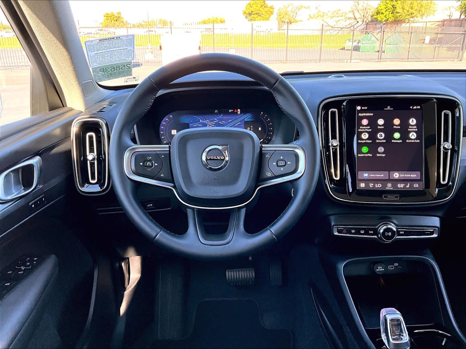 2025 Volvo XC40 Plus Bright Theme photo 5