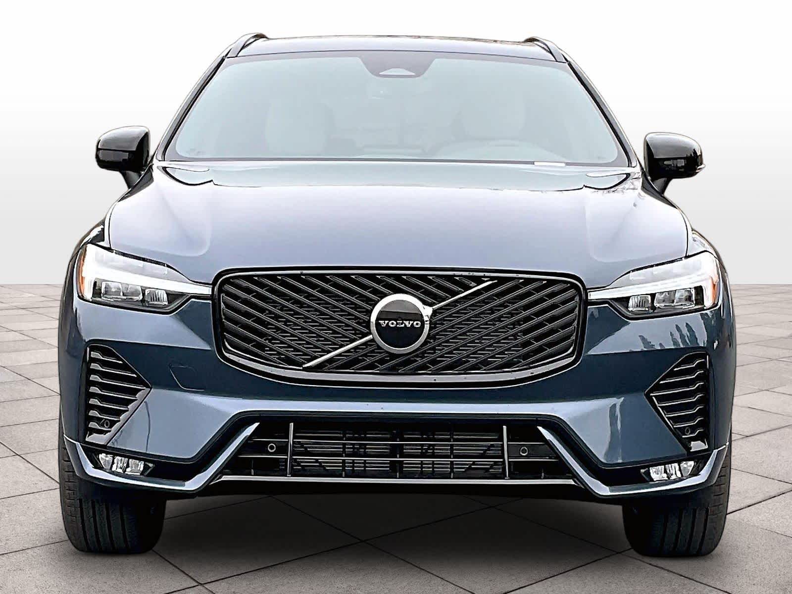 2026 Volvo XC60 B5 Core photo 4