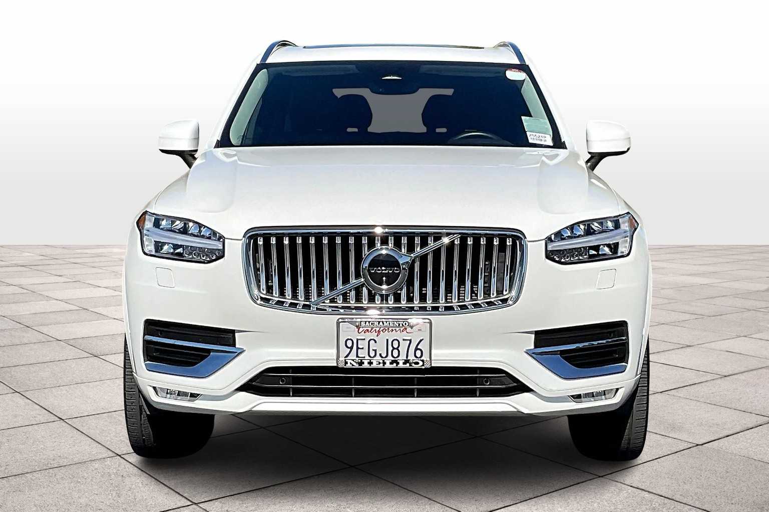 2023 Volvo XC90 Plus AWD photo 3