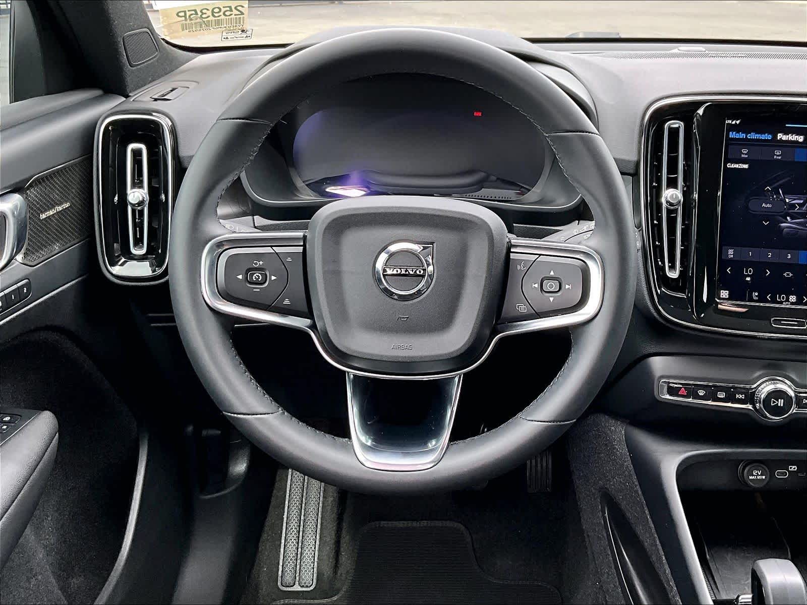 2023 Volvo XC40 Recharge Pure Electric Ultimate photo 5