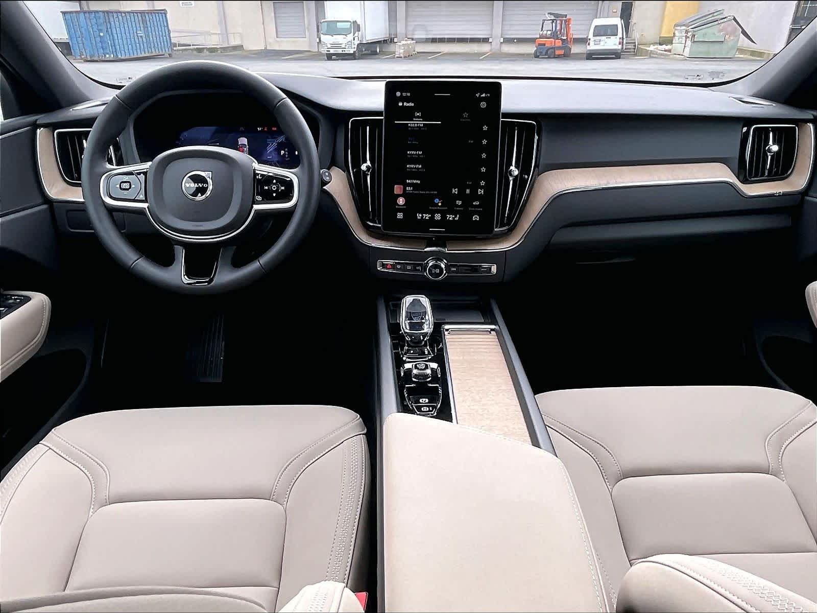2026 Volvo XC60 B5 Core photo 6