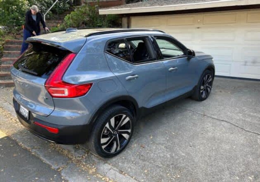 Used 2023 Volvo XC40 Plus Dark Theme B5 AWD