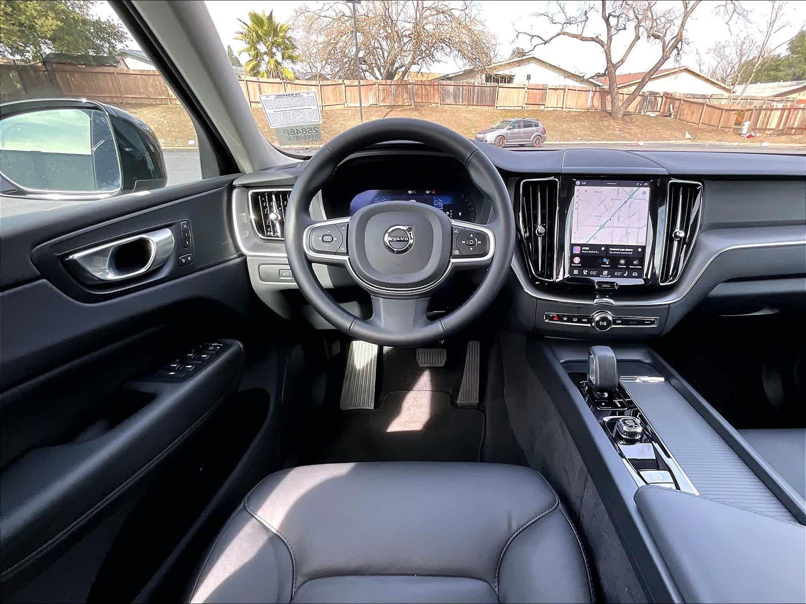 2025 Volvo XC60 Core photo 5
