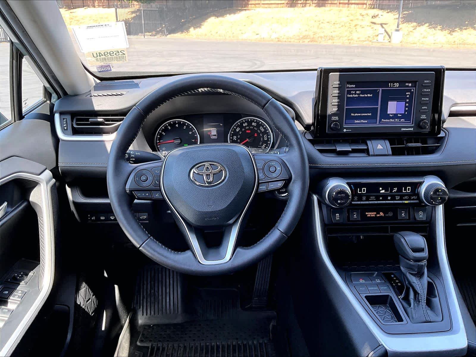 2022 Toyota RAV4 XLE photo 5
