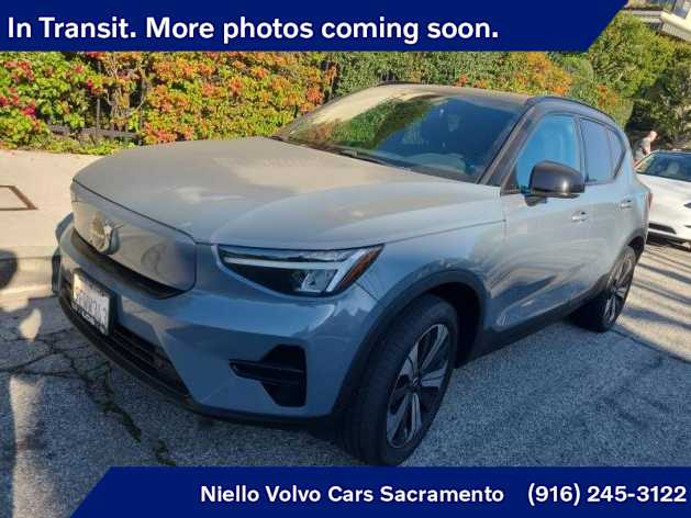 2023 Volvo XC40 Core's photo
