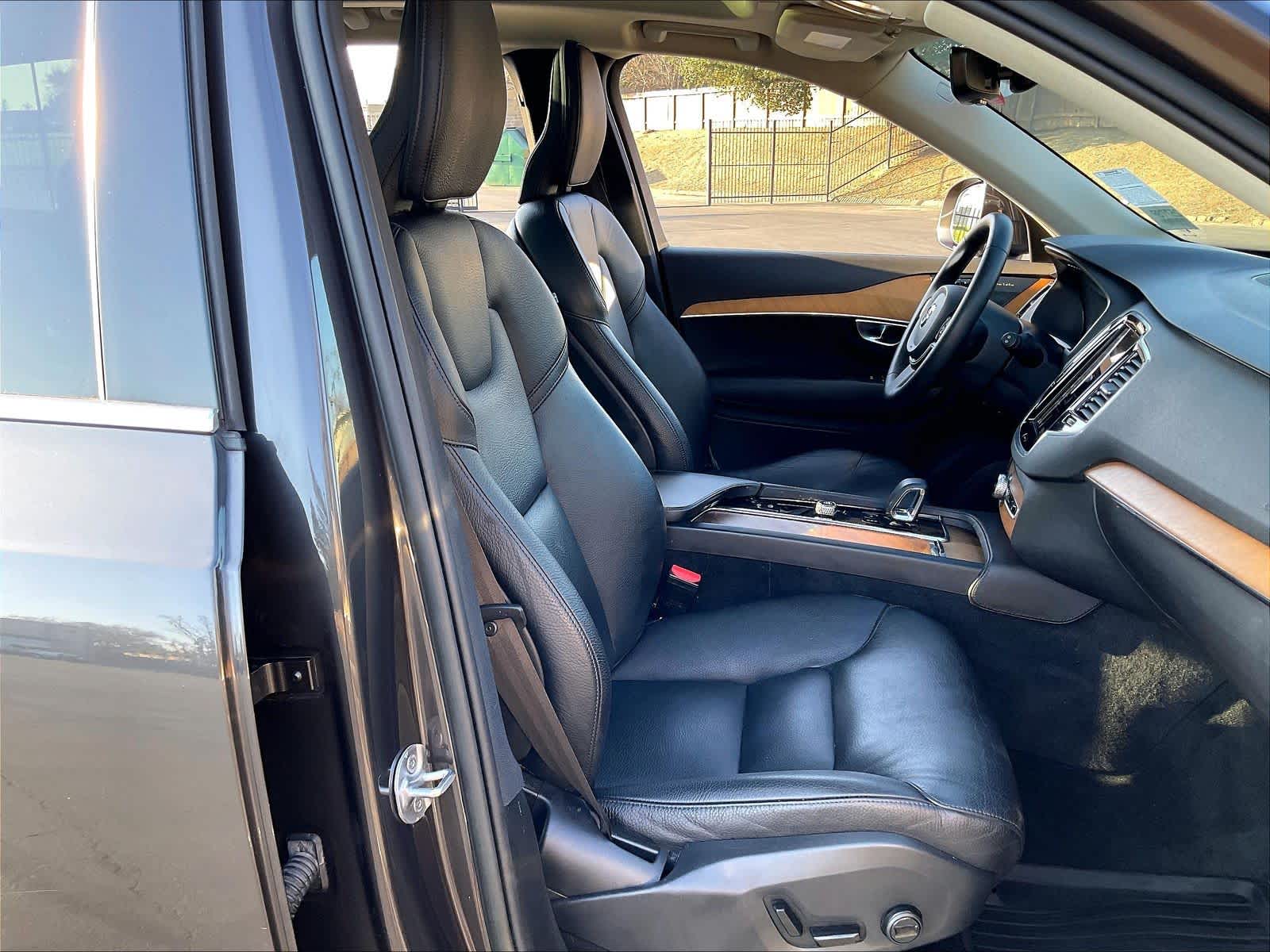 2023 Volvo XC90 Plus photo 3