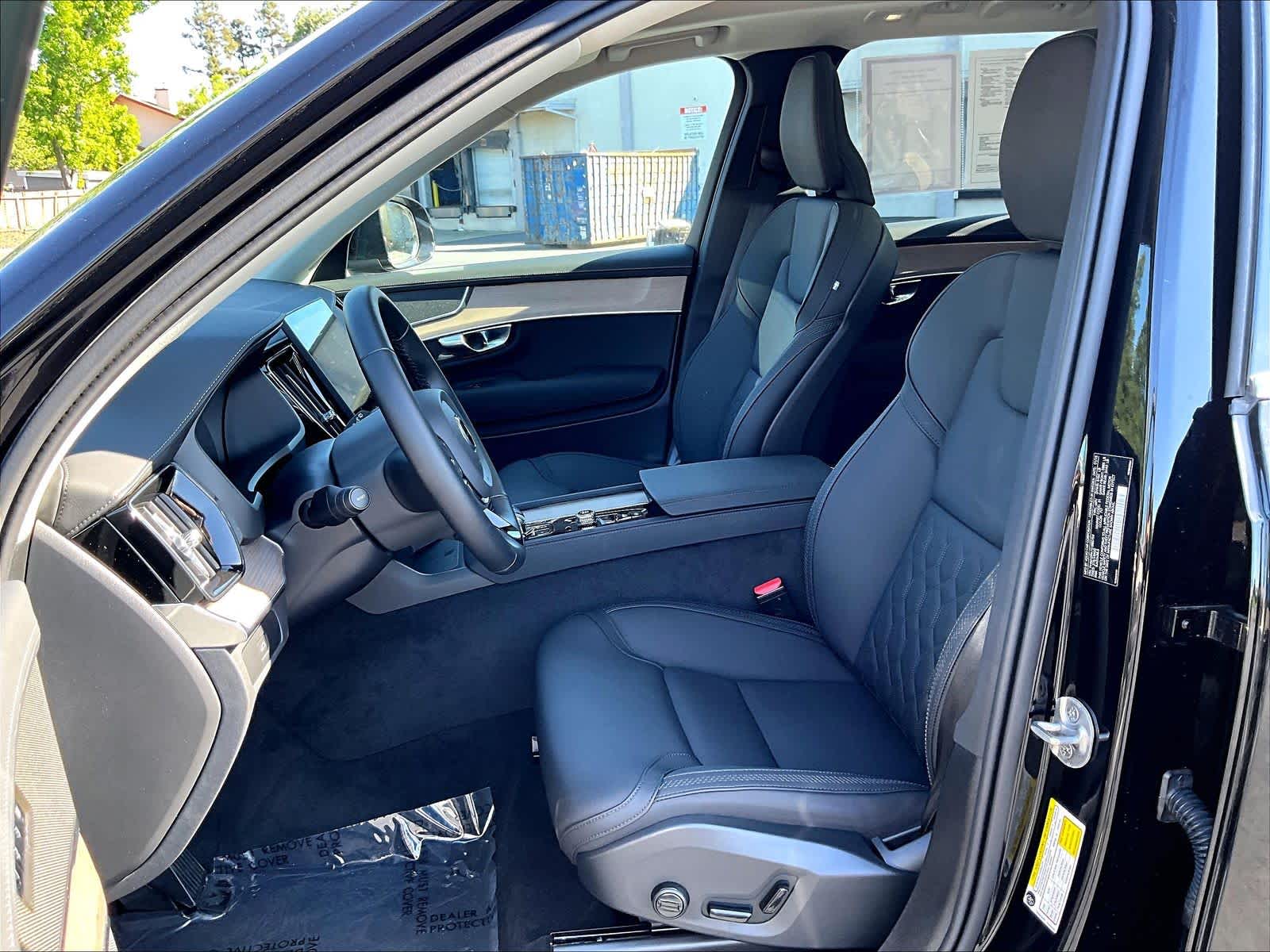 2025 Volvo XC90 Core - Photo 25