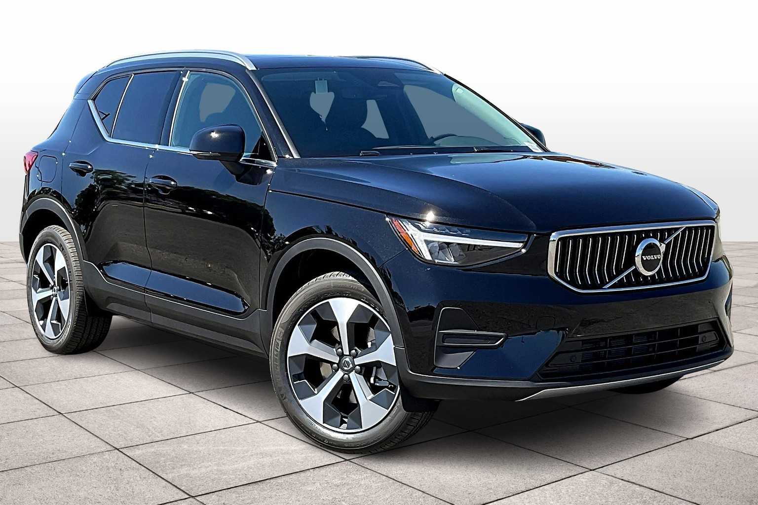 2025 Volvo XC40 Core photo 2