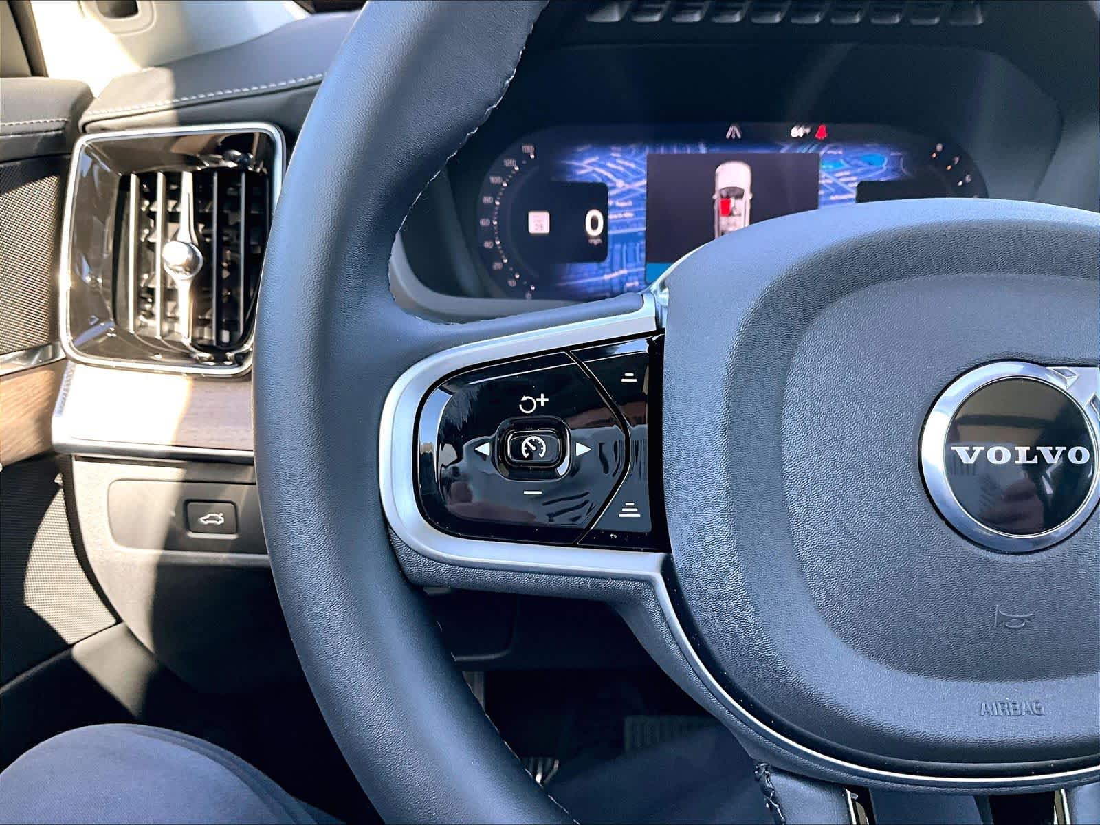 2025 Volvo XC90 Core - Photo 18