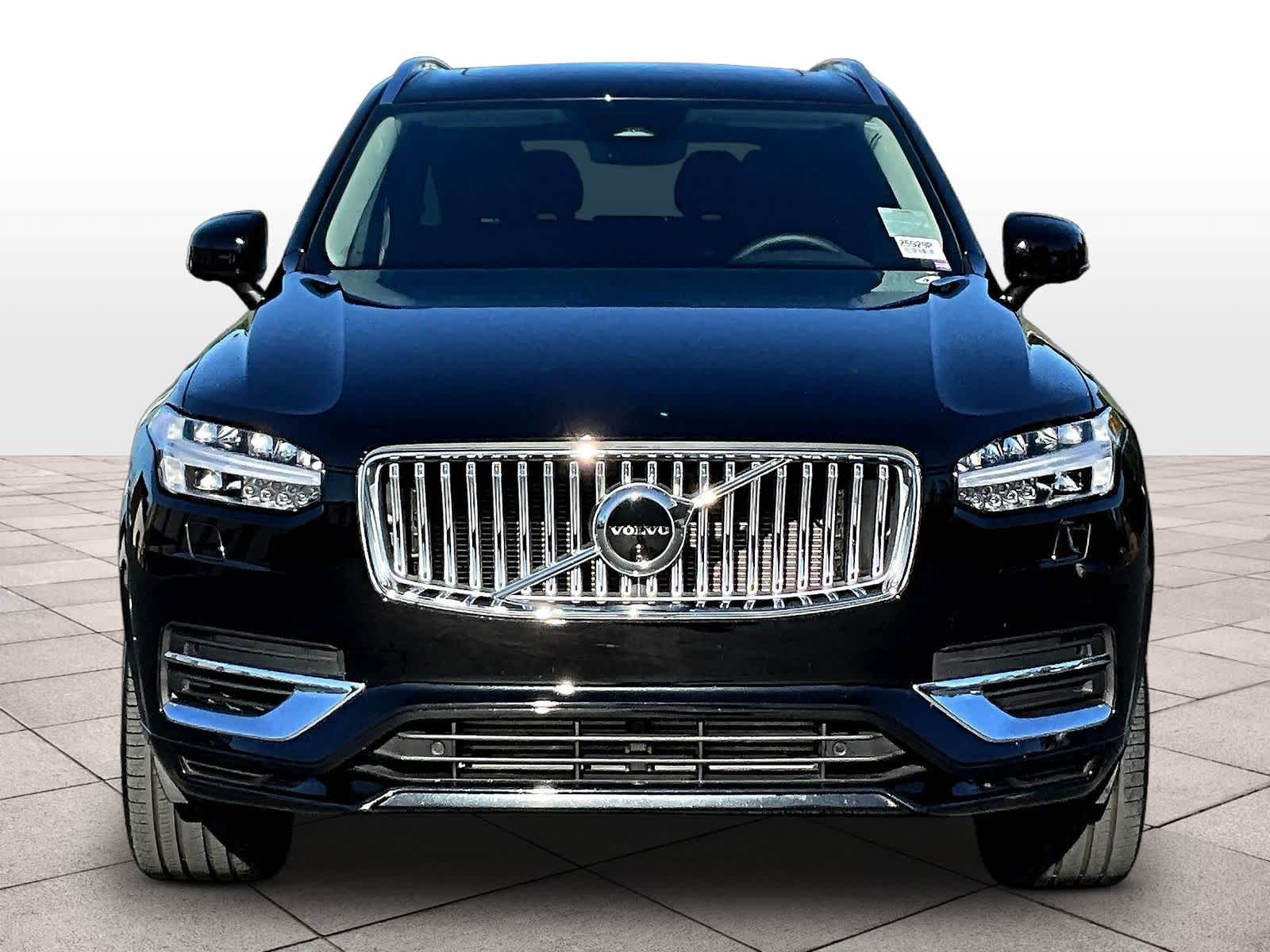 2025 Volvo XC90 Plug-In Hybrid Plus photo 2