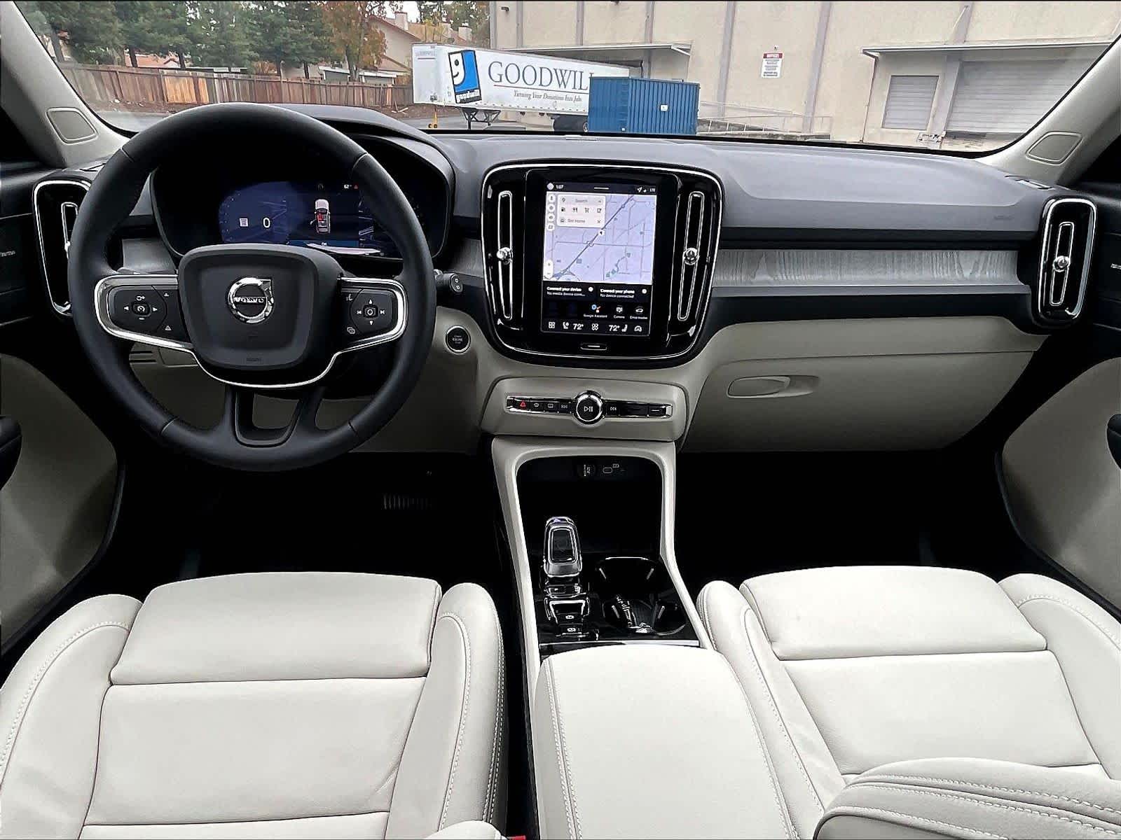 2026 Volvo XC40 B4 Plus photo 6