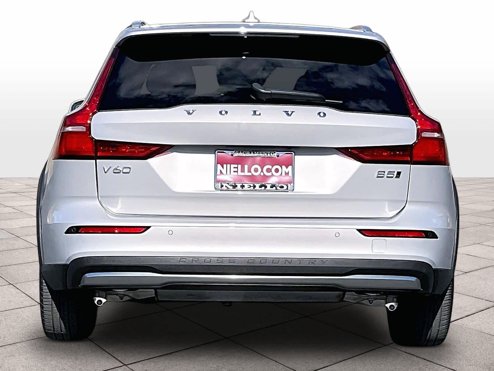 2025 Volvo V60 Cross Country Plus photo 4