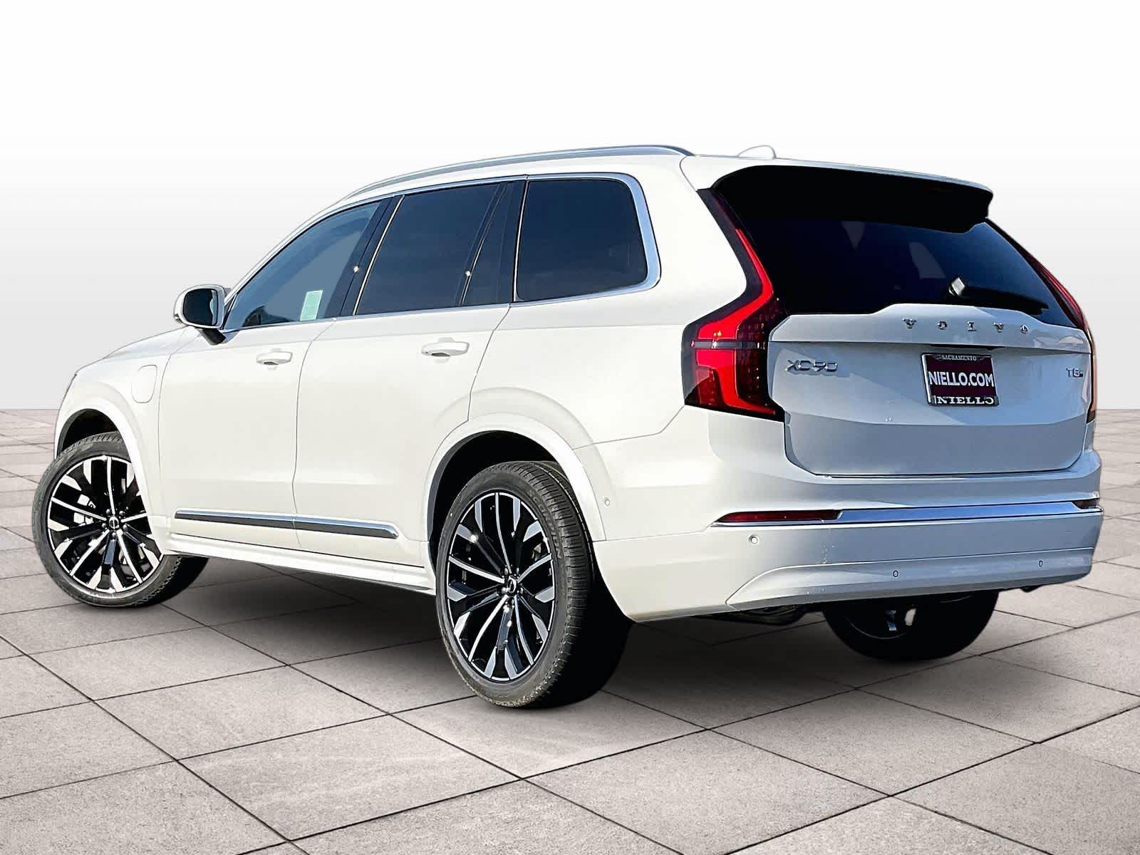 2026 Volvo XC90 plug-in hybrid T8 Plus 7-Seater photo 2