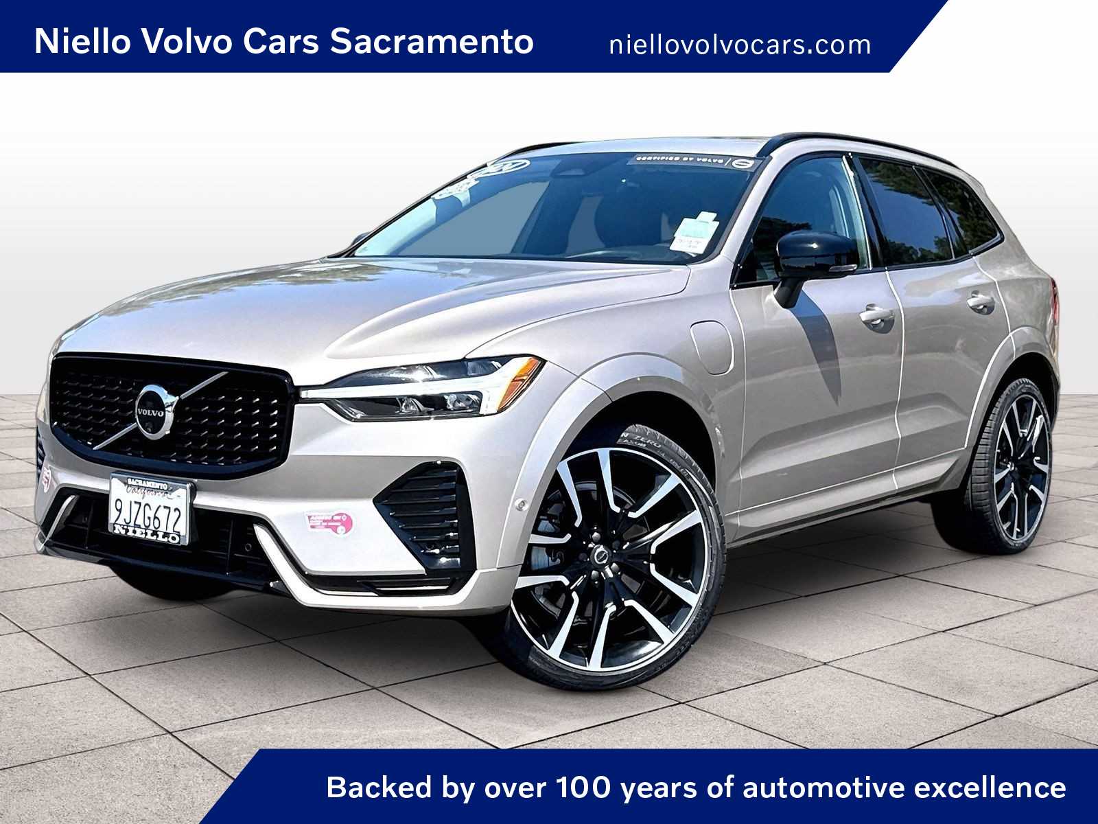 2024 Volvo XC60 T8 Ultimate Dark Theme AWD's photo