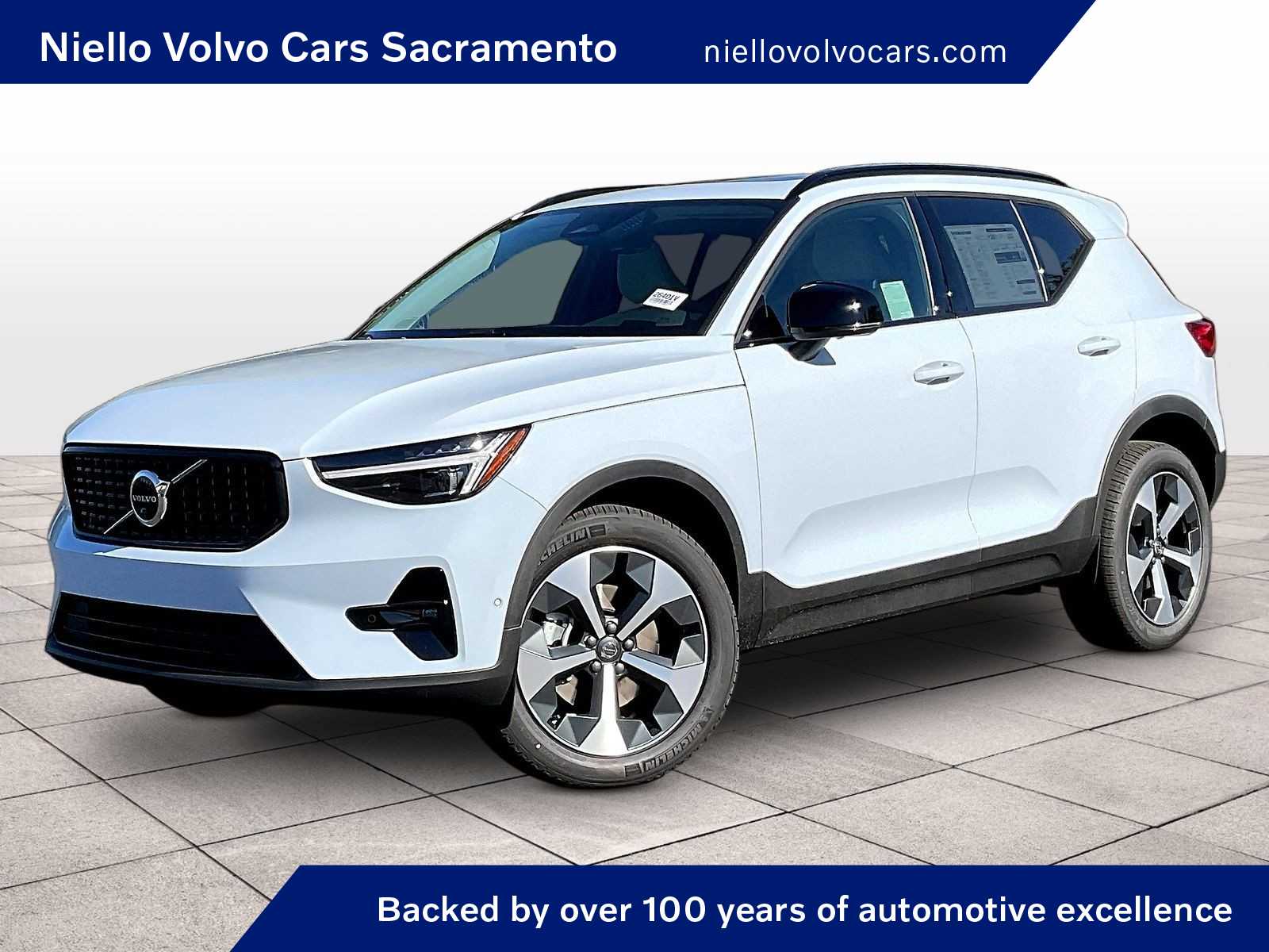 2026 Volvo XC40 B5 Plus Dark AWD's photo