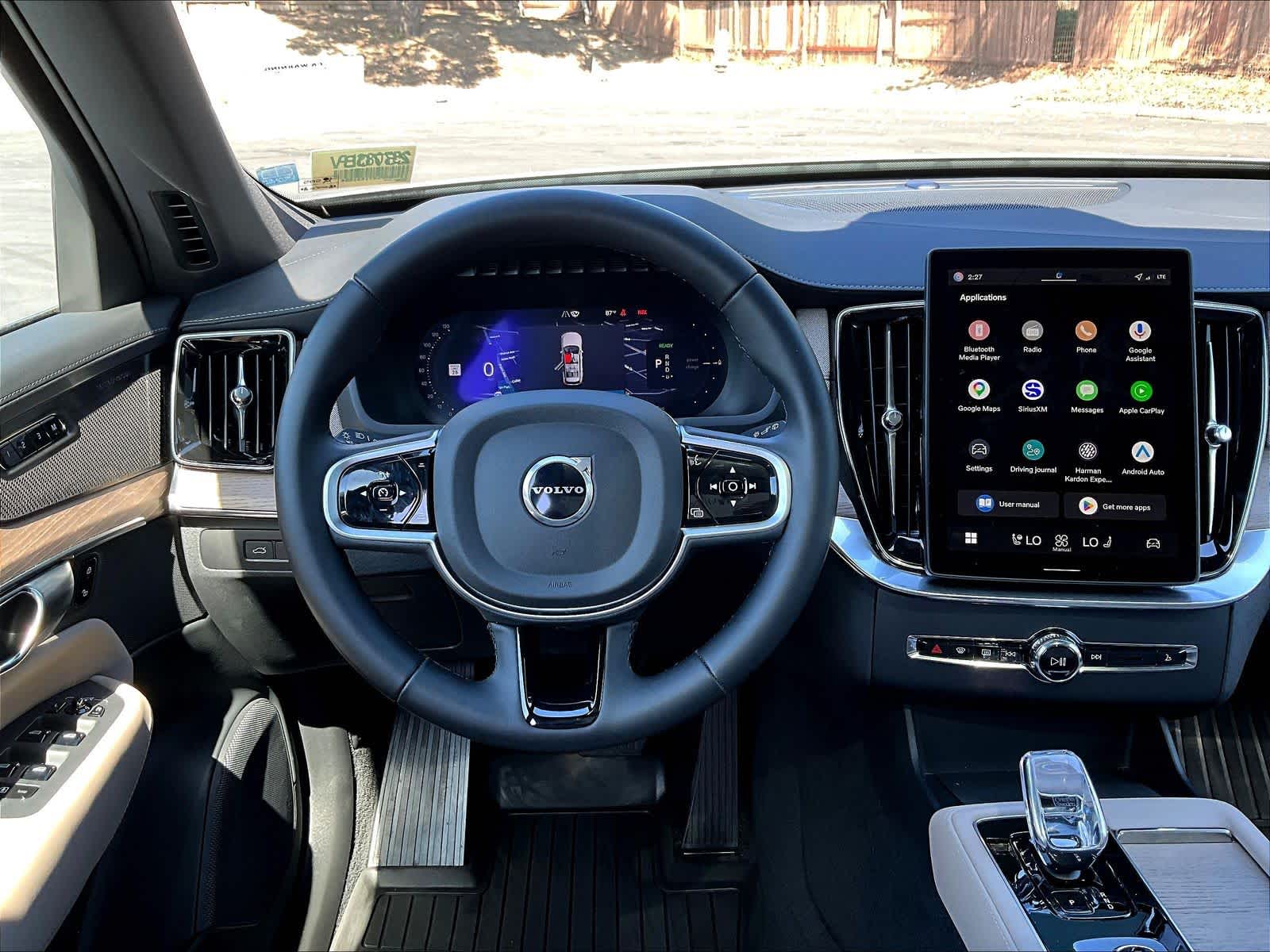 2026 Volvo XC90 Plug-In Hybrid Plus photo 5