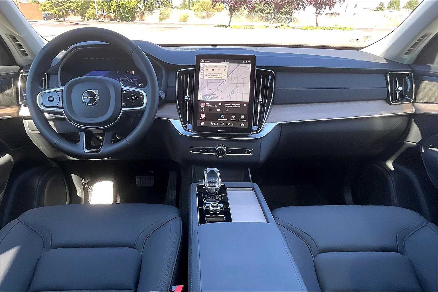 2026 Volvo XC90 B5 Plus 7-Seater photo 6