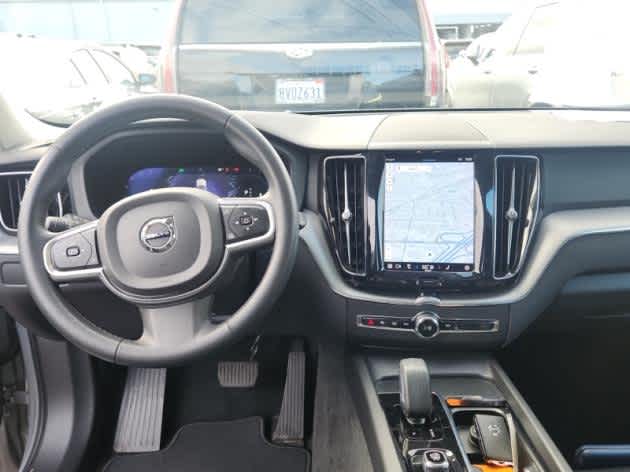 2023 Volvo XC60 Core B5 photo 3