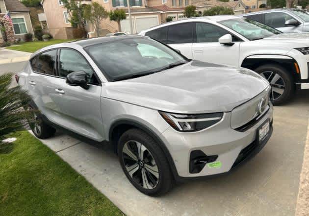 2023 Volvo C40 Recharge Pure Electric Plus photo 2