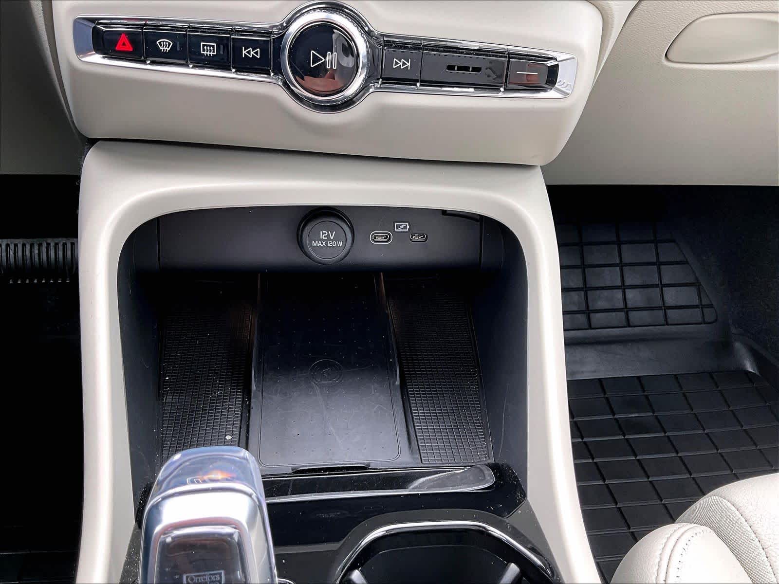 2026 Volvo XC40 Plus - Photo 35