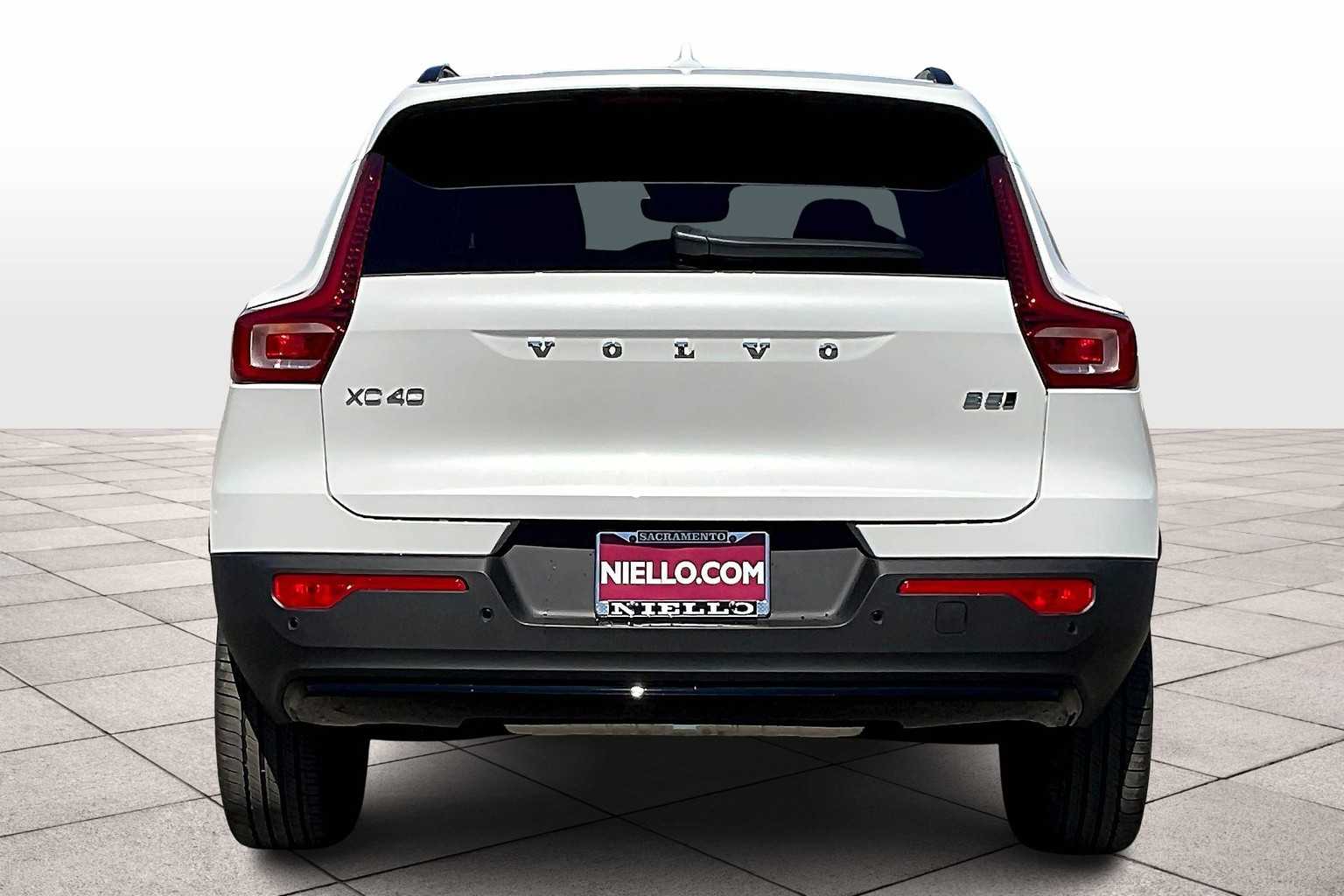 2026 Volvo XC40 B5 Plus photo 5