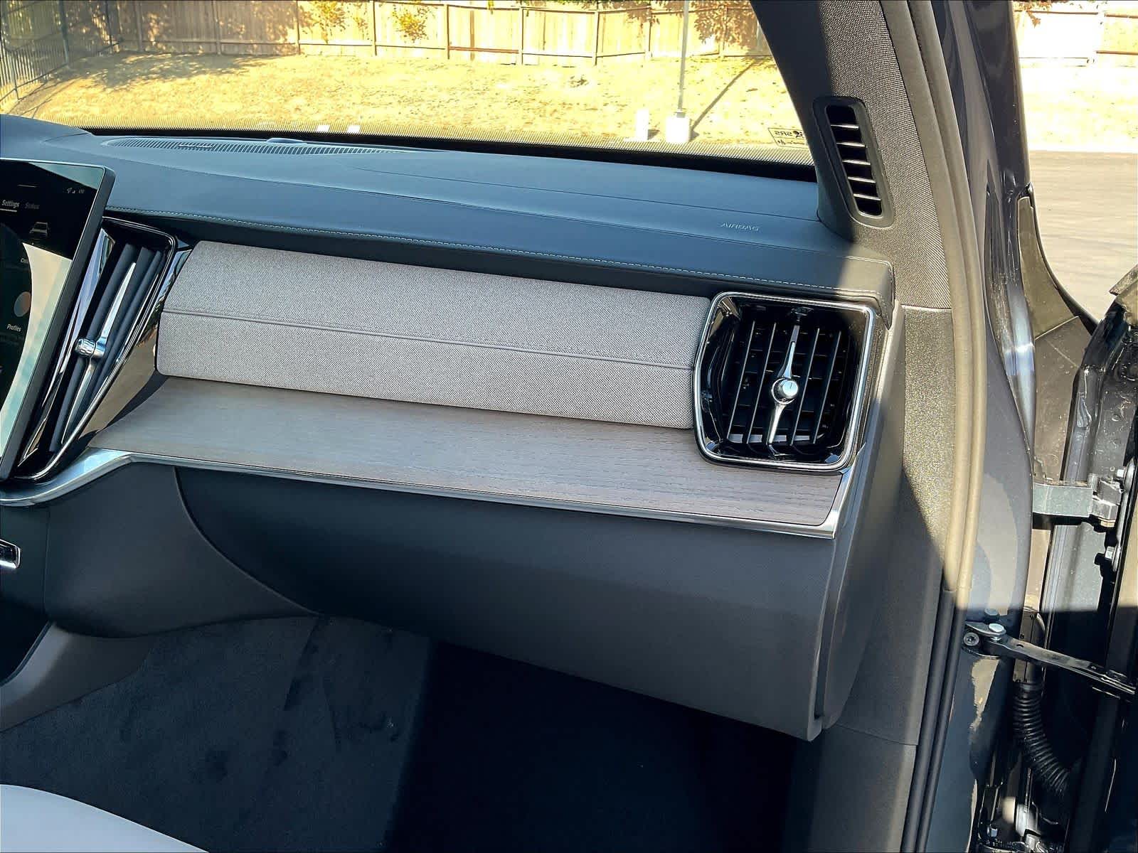 2026 Volvo XC90 Plus - Photo 29