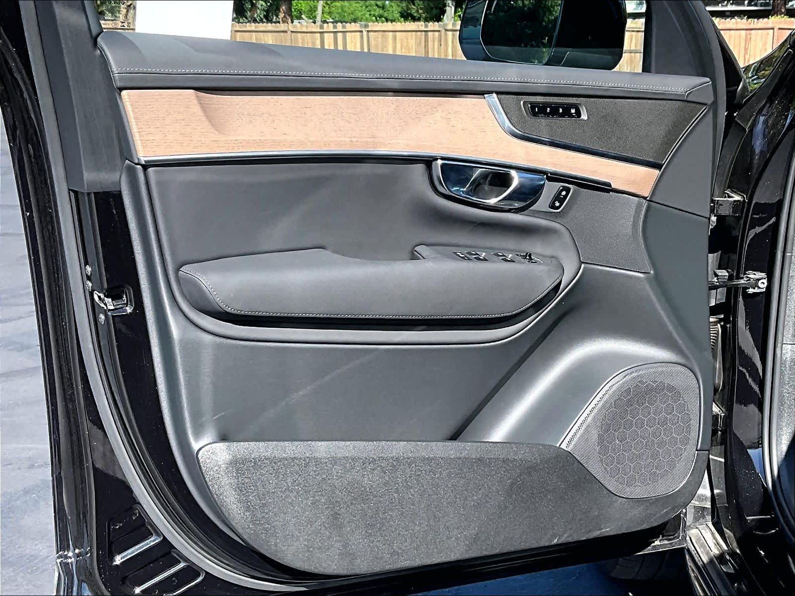 2025 Volvo XC90 Core - Photo 23