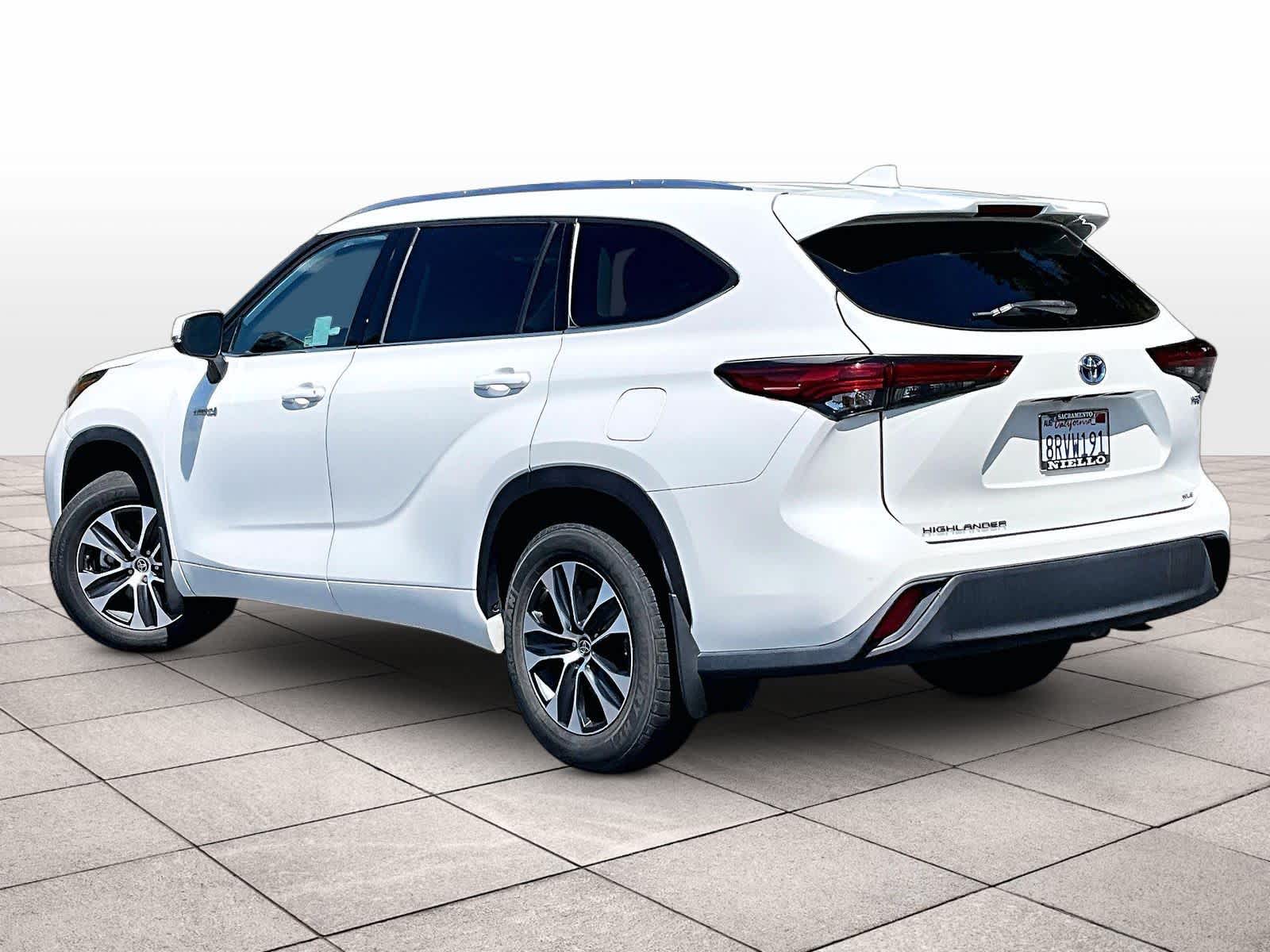 2020 Toyota Highlander Hybrid XLE photo 2