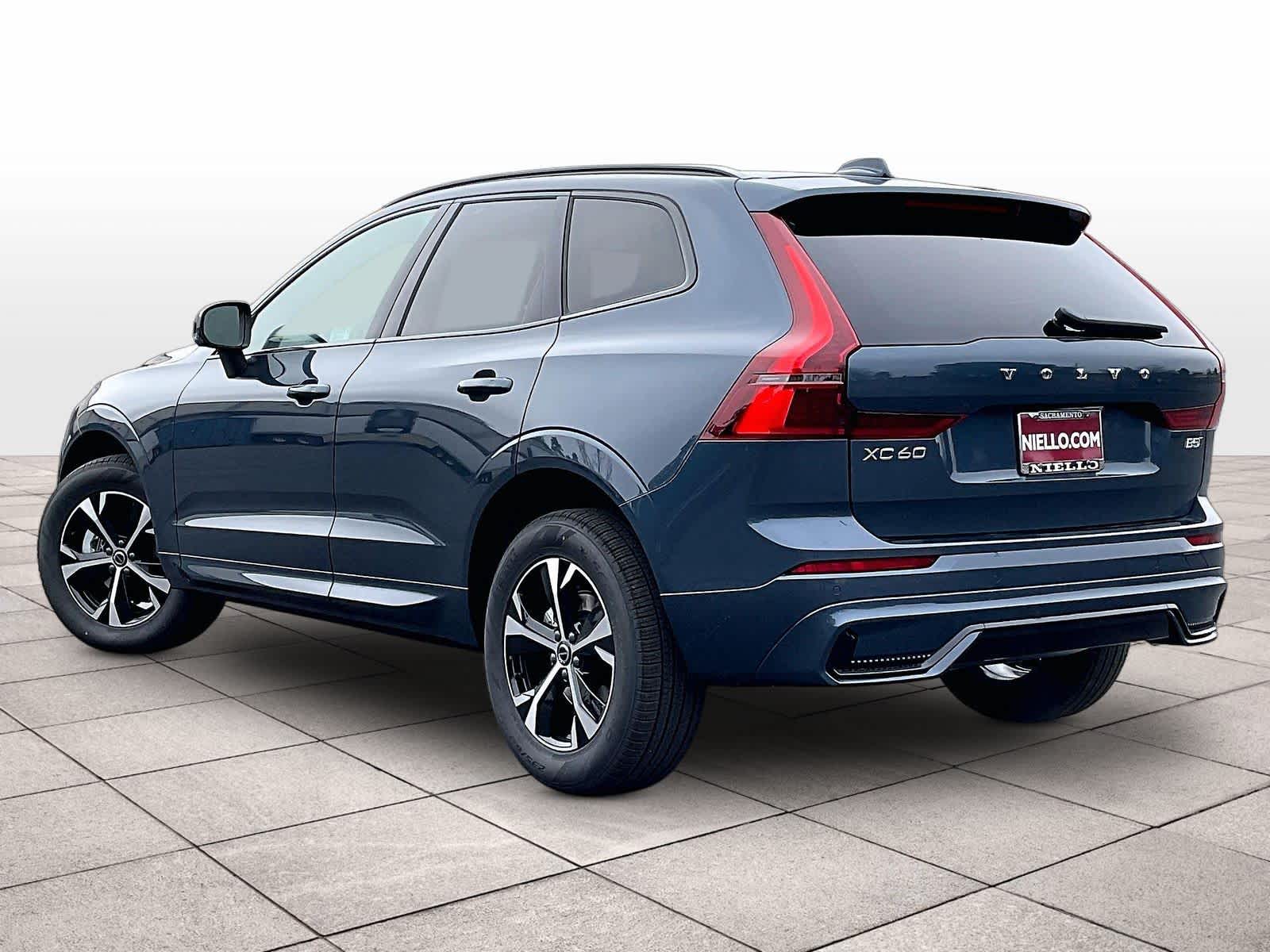 2026 Volvo XC60 B5 Core photo 2