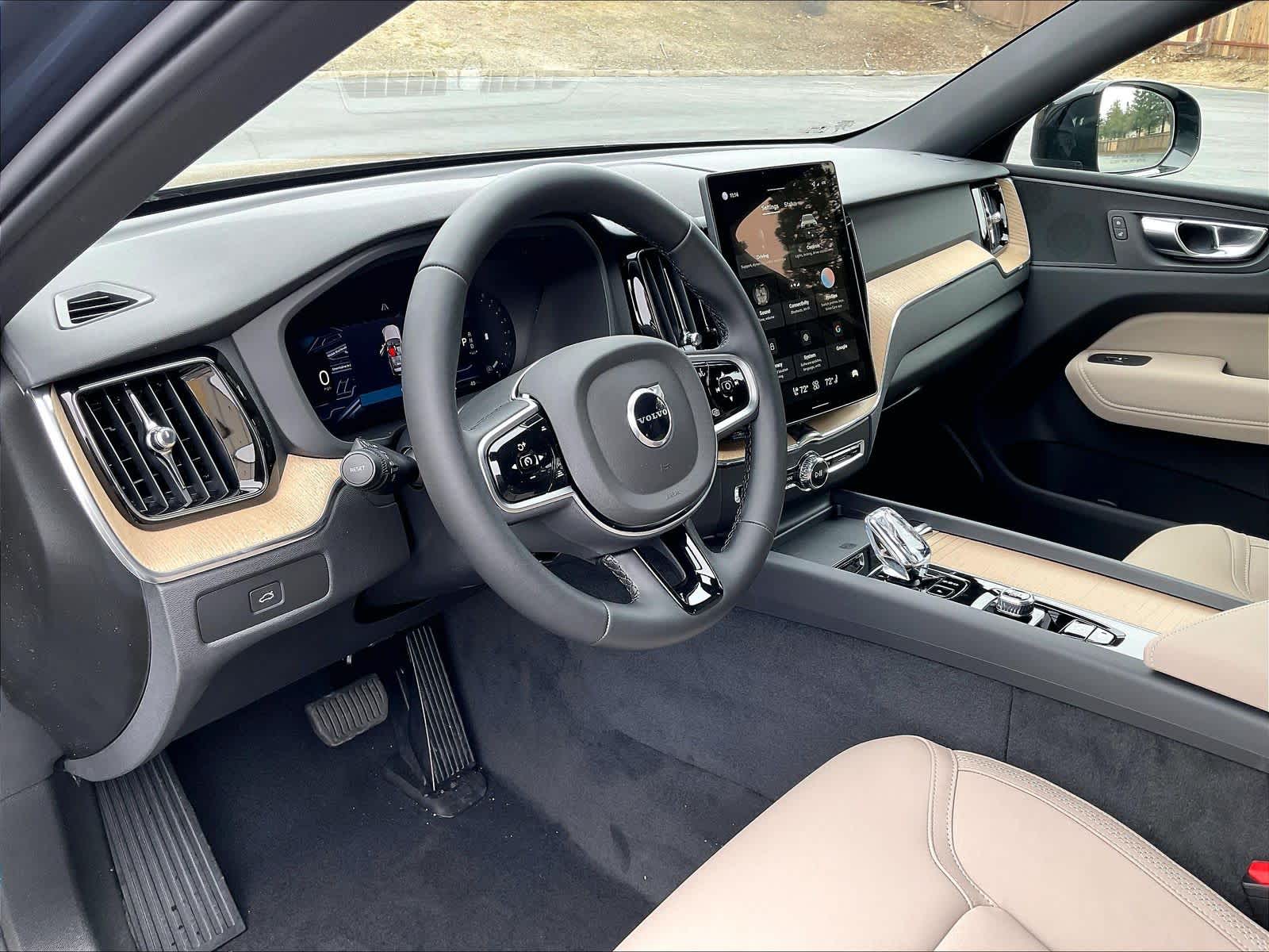 2026 Volvo XC60 B5 Plus photo 3