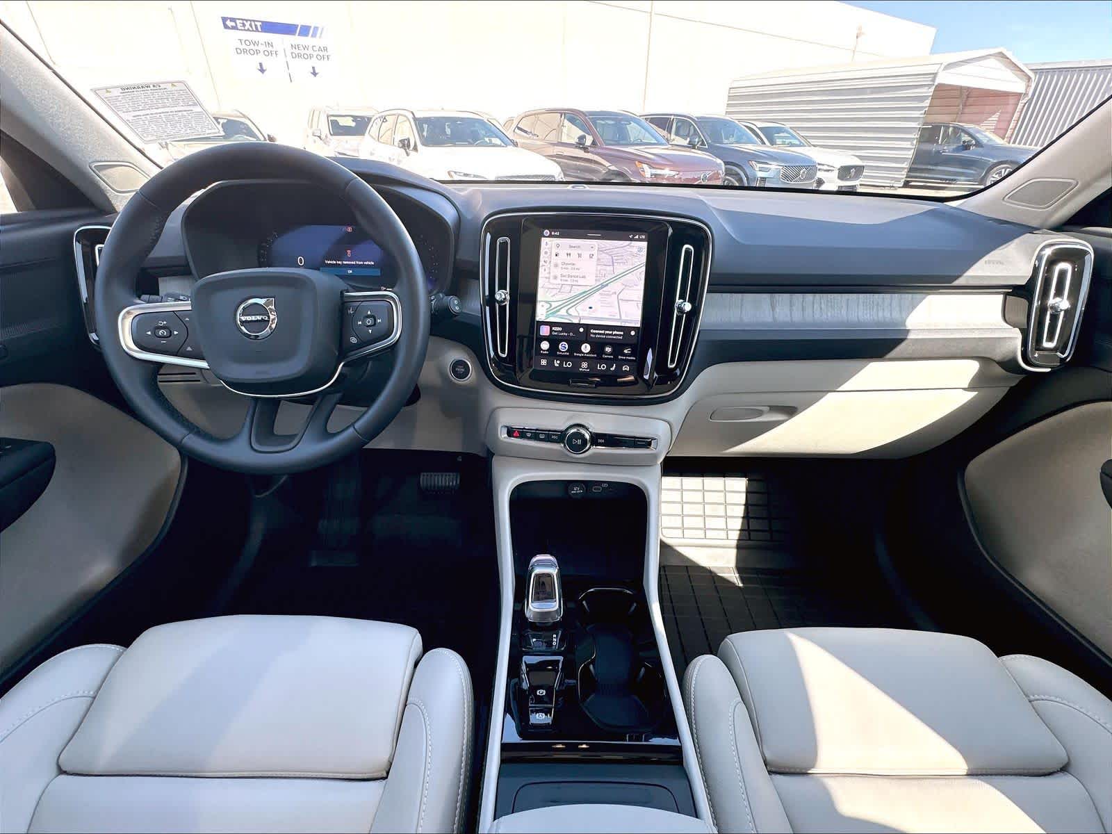 2026 Volvo XC40 Plus - Photo 17