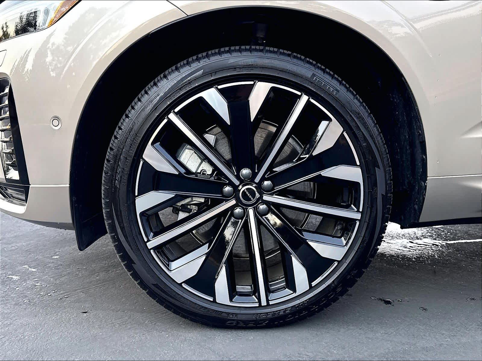 2026 Volvo XC60 Ultra - Photo 9