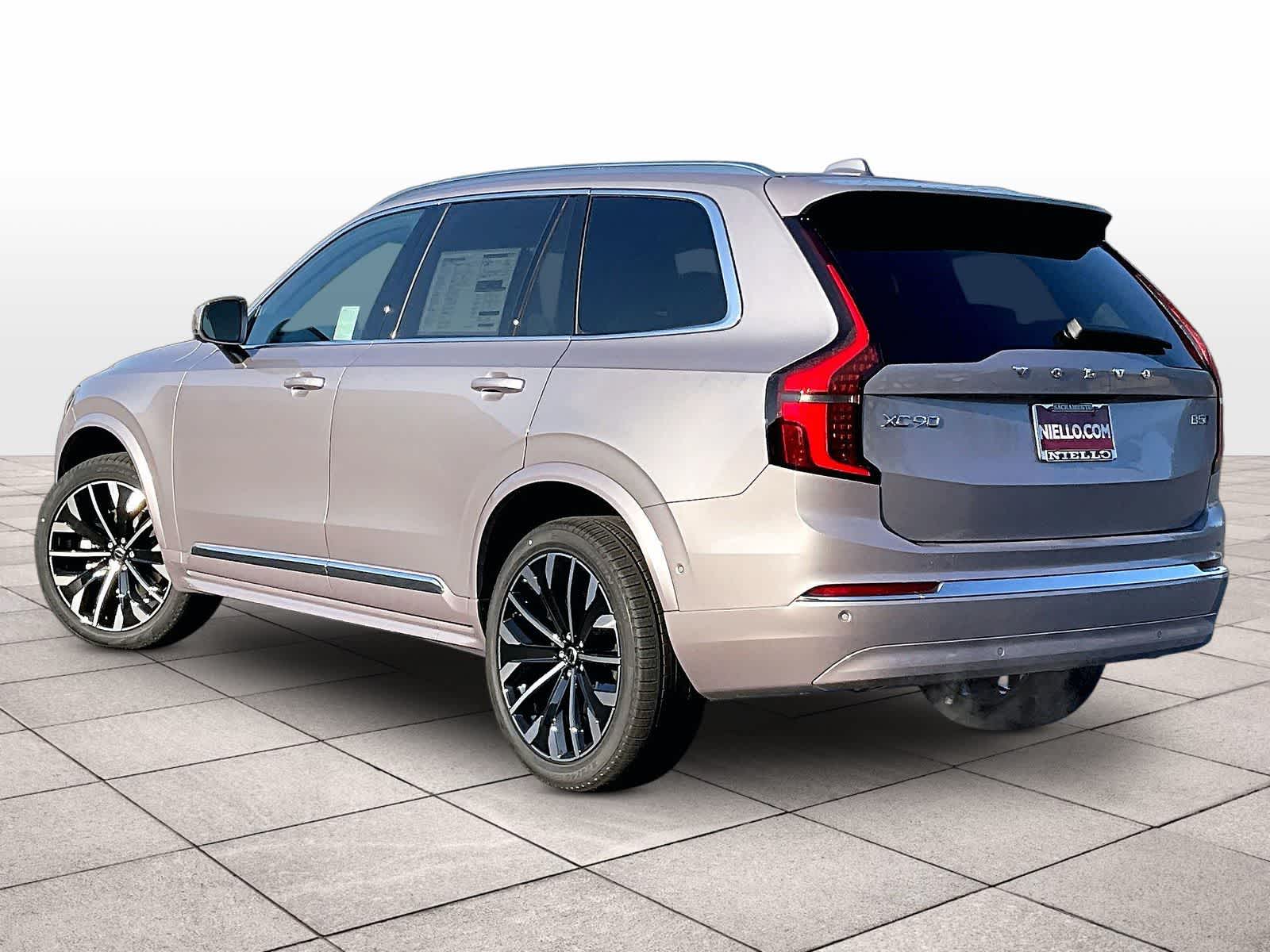 2026 Volvo XC90 B5 Plus 7-Seater photo 2