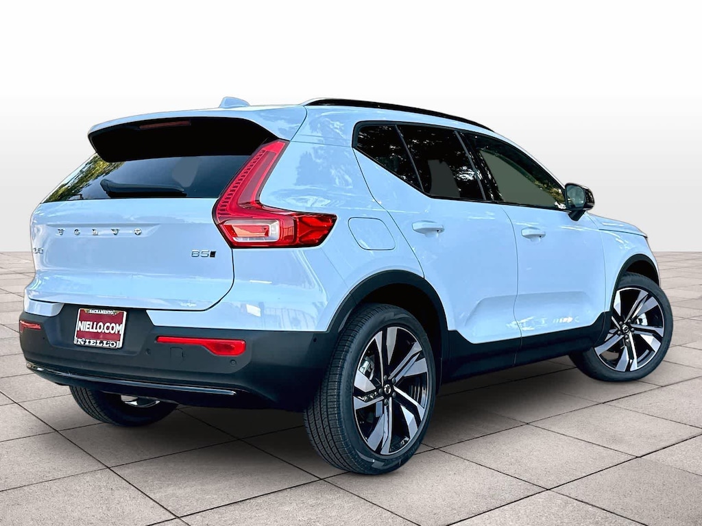 New 2026 Volvo XC40 B5 Plus SUV