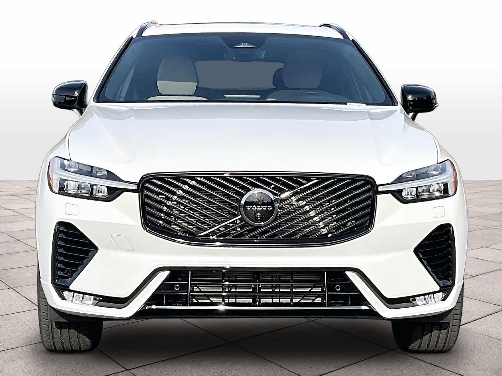 2026 Volvo XC60 B5 Plus photo 4