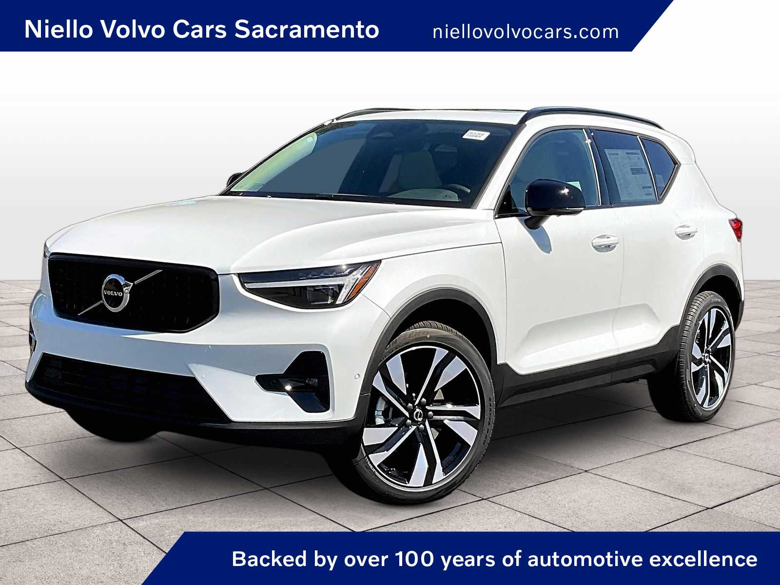 2026 Volvo XC40 B5 Ultra Dark AWD's photo