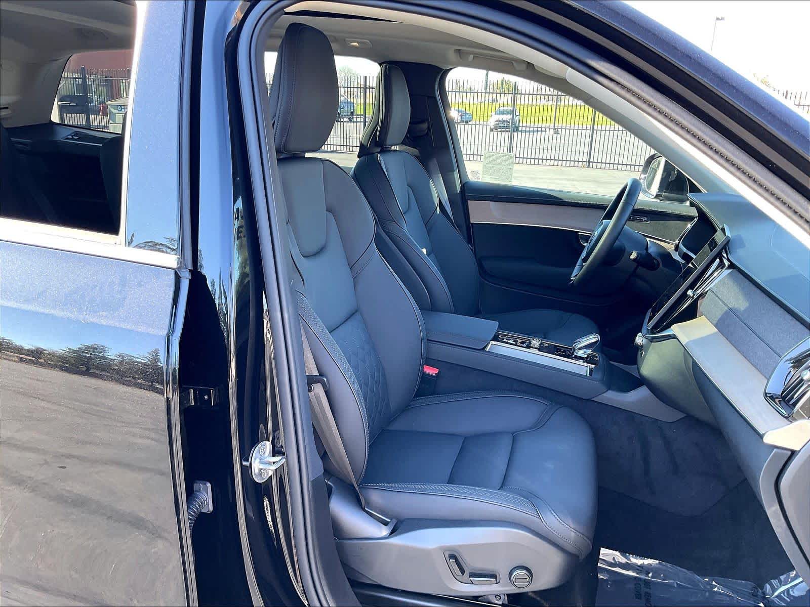 2025 Volvo XC90 Core - Photo 8