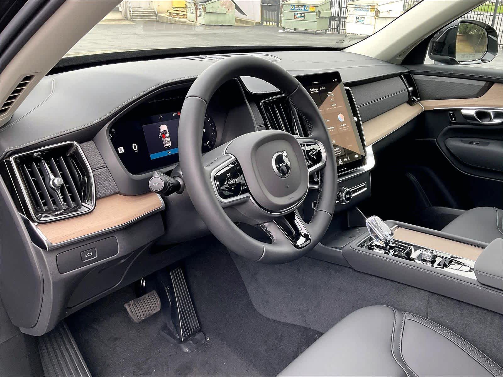 2026 Volvo XC90 B5 Plus 7-Seater photo 3