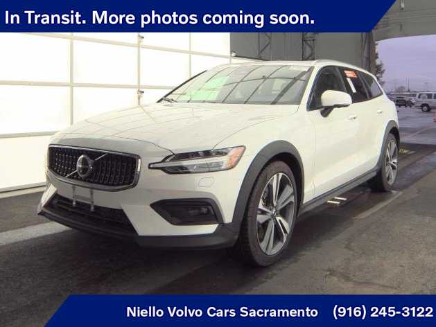 2025 Volvo V60 Cross Country Plus