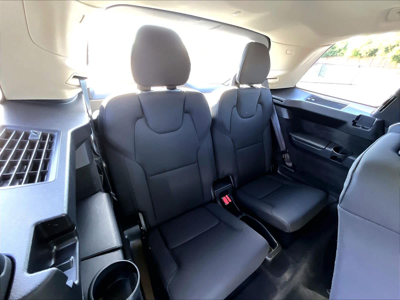 2025 Volvo XC90 Core - Photo 28