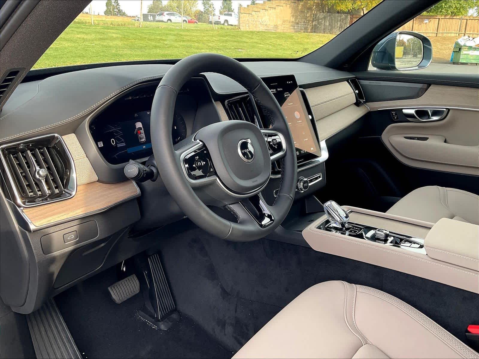 2026 Volvo XC90 B5 Plus 7-Seater photo 3