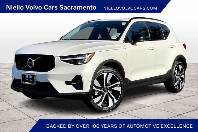 2025 Volvo XC40 Plus Dark Theme B5 AWD